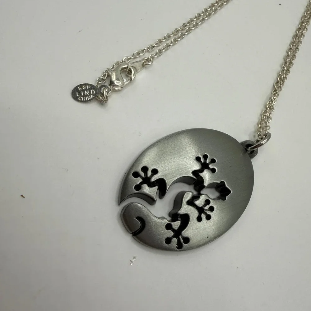 Boho Nature Minimalist Gecko Lizard Pendant Necklace from Lind‎